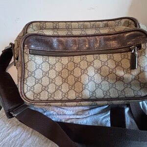 Authentic Vintage Gucci GG Supreme Messenger Bag – Brown/Beige